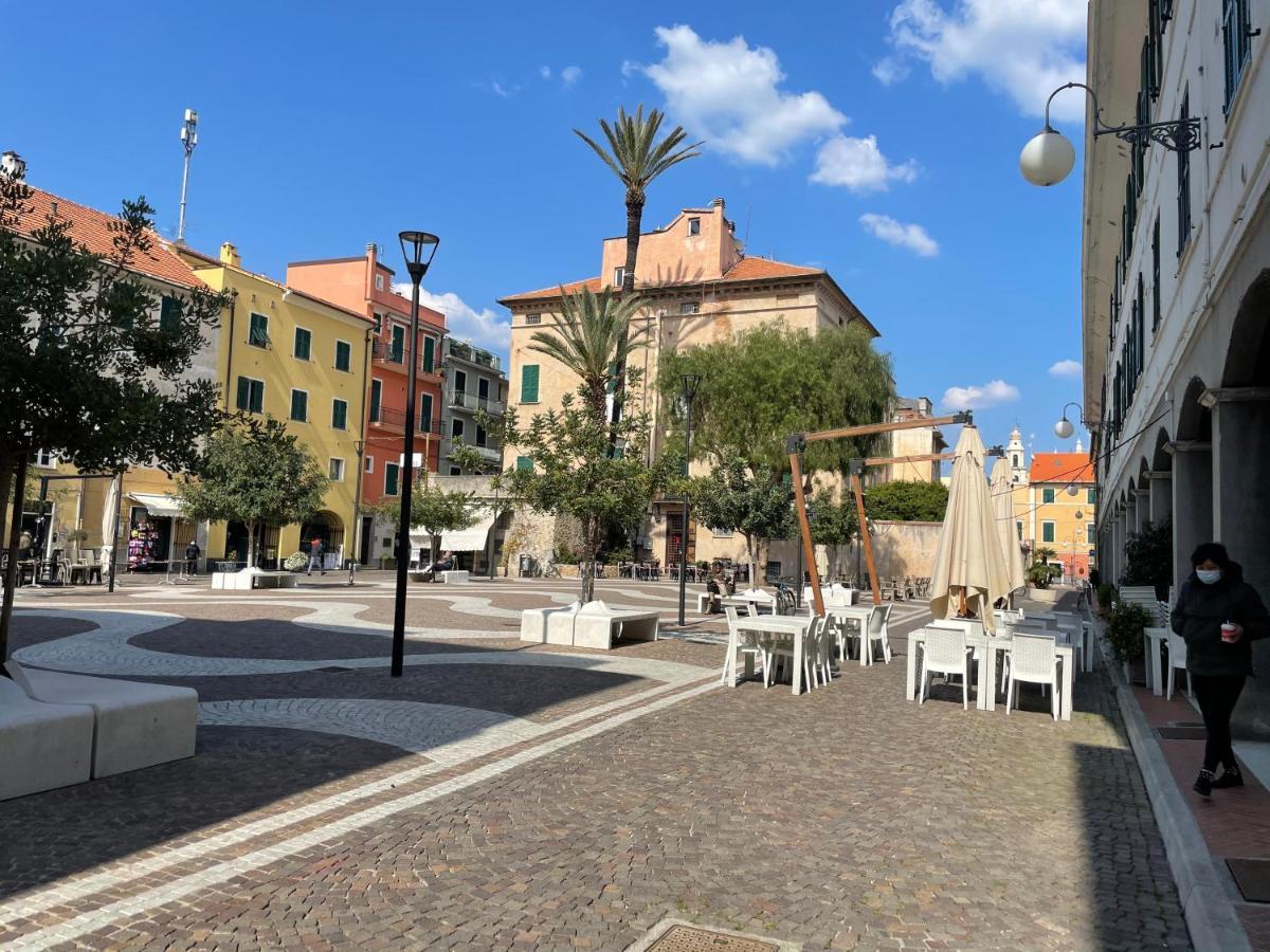 Appartamento Stella Marina In Pieno Centro Di Pietra Ligure Sulla Passeggiata E A Un Passo Dal Mare المظهر الخارجي الصورة