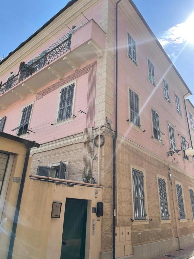 Appartamento Stella Marina In Pieno Centro Di Pietra Ligure Sulla Passeggiata E A Un Passo Dal Mare المظهر الخارجي الصورة
