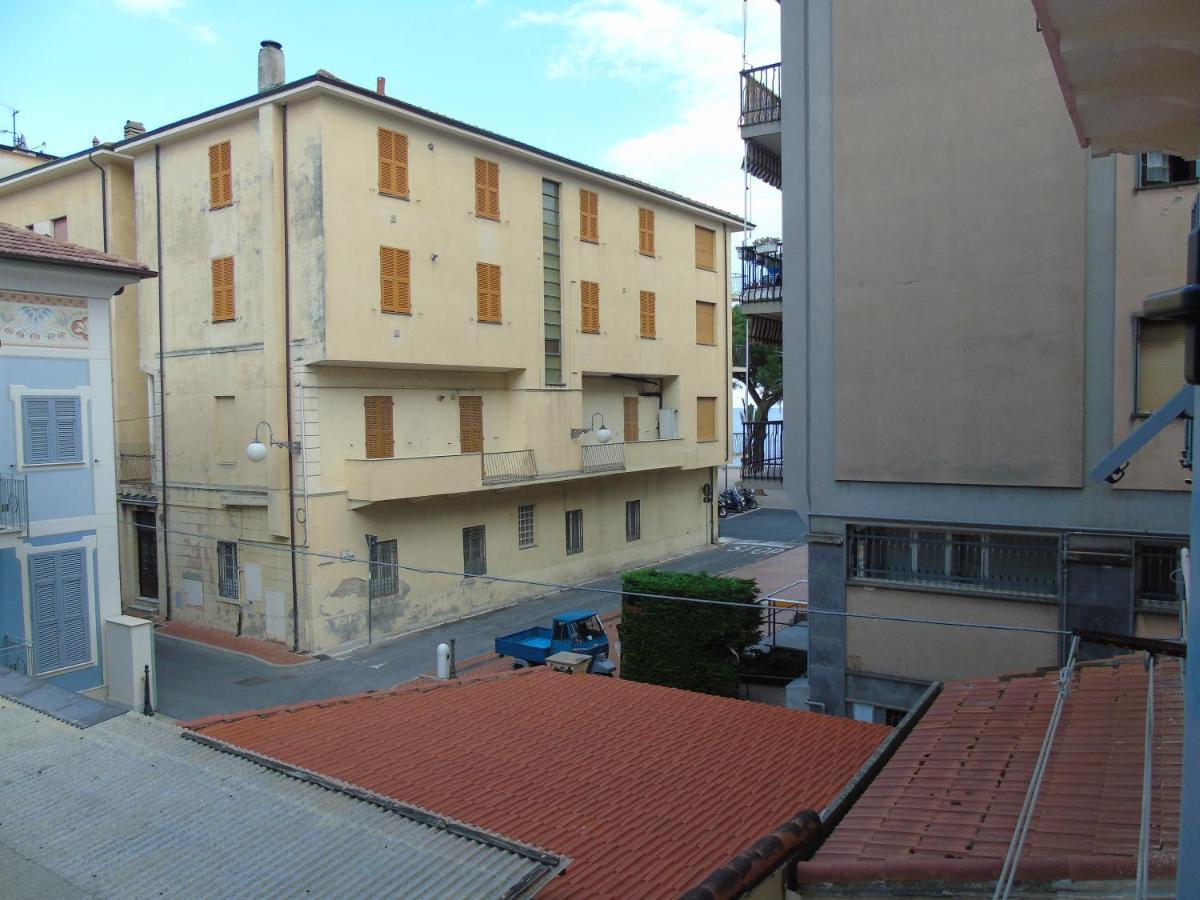 Appartamento Stella Marina In Pieno Centro Di Pietra Ligure Sulla Passeggiata E A Un Passo Dal Mare المظهر الخارجي الصورة